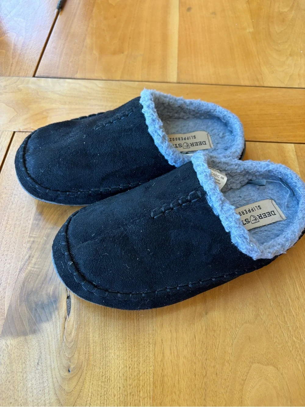 Deer Stags Youth sz 4 Black Fleece-Lined Slip-On Slippers